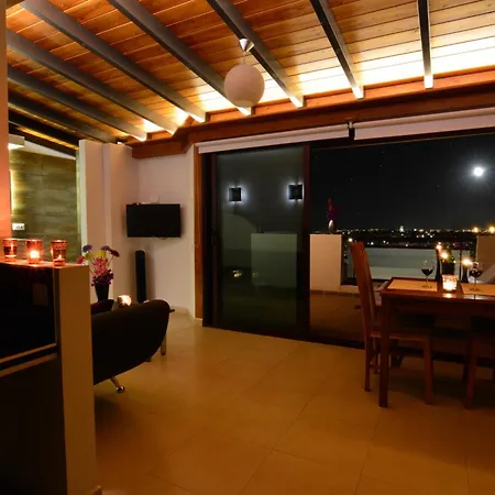 Crystalsuite. Beautiful Penthouse With Sea Views Apartament